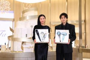 榮倉奈々・山田裕貴がReFaブランド史上最大の旗艦店に登場!榮倉「信じてもらえないほどの規模感」山田「人生初のテープカット圧倒されました」「ReFa GINZA」オープニングセレモニー開催 (WWSチャンネル)|dメニューニュース(NTTドコモ) 榮倉奈々・山田裕貴がReFaブランド史上最大の旗艦店に登場!榮倉「信じてもらえないほどの規模感」山田「人生初のテープカット圧倒されました」「ReFa GINZA」オープニングセレモニー開催 (WWSチャンネル)|dメニューニュース(NTTドコモ)