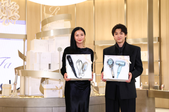 榮倉奈々・山田裕貴がReFaブランド史上最大の旗艦店に登場!榮倉「信じてもらえないほどの規模感」山田「人生初のテープカット圧倒されました」「ReFa GINZA」オープニングセレモニー開催 (WWSチャンネル)|dメニューニュース(NTTドコモ) 榮倉奈々・山田裕貴がReFaブランド史上最大の旗艦店に登場!榮倉「信じてもらえないほどの規模感」山田「人生初のテープカット圧倒されました」「ReFa GINZA」オープニングセレモニー開催 (WWSチャンネル)|dメニューニュース(NTTドコモ)