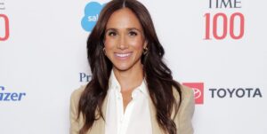 メーガン妃、映画の撮影セットに現れる　本人役での女優復帰は「セレブとして売るしか道がない」と情報筋 | カルチャー | ELLE ［エル デジタル］