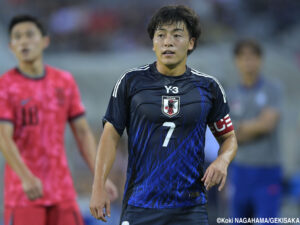 日本代表FW相馬勇紀のアナウンサー妻が第2子妊娠を報告! 夫&第1子長男との幸せ3ショットも披露 - gekisaka.jp