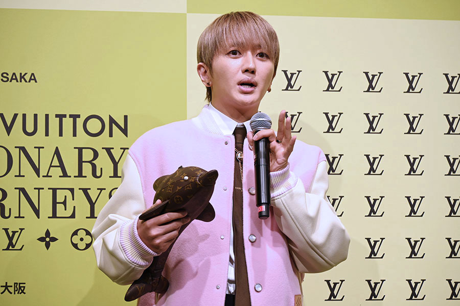 ルイ・ヴィトンの展覧会にともないおこなわれたレセプションに登場したNissy（7月14日・Lmaga.jp撮影）