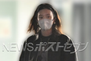 《プラダのデニムパンツでお揃いコーデ》「男性のほうがウマが合う」永野芽郁が和風パスタ店でじゃれあった“イケメン元マネージャー”と深い信頼関係を築いたワケ - NEWSポストセブン