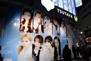NiziU、SHIBUYA TSUTAYA1階をジャック 大型POP UPがスタート:【エンタメ】 NiziU、SHIBUYA TSUTAYA1階をジャック 大型POP UPがスタート:【エンタメ】