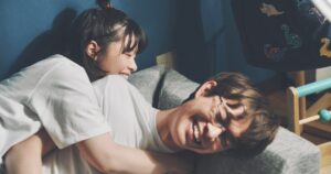 岸井ゆきのと宮沢氷魚が15年寄り添った相手と “離婚する夫婦の全て” を見せる映画『佐藤さんと佐藤さん』あるある満載で誰かと話したくなる作品です - Pouch［ポーチ］