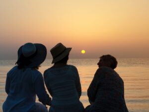 「閉経すると女じゃなくなる」は本当か? 日本の半分以上が50代過ぎなのに、まだそんな説を信じるつもり!?【美容ジャーナリスト 齋藤 薫さんと考える「閉経」】|OTONA SALONE 「閉経すると女じゃなくなる」は本当か? 日本の半分以上が50代過ぎなのに、まだそんな説を信じるつもり!?【美容ジャーナリスト 齋藤 薫さんと考える「閉経」】|OTONA SALONE