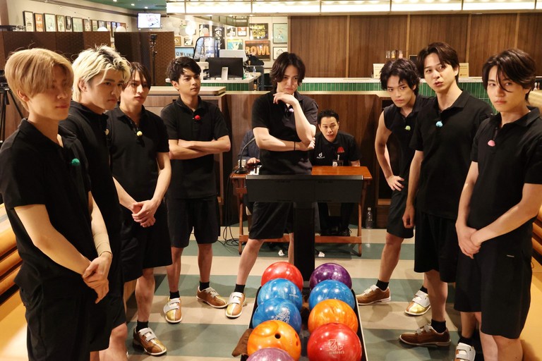 「ボウリング8人連続成功マン」リベンジ編! ピンが1本ずつ増えていくボウリング、今度こそ悲願の成功なるか? メンバーの絆が試されるチャレンジ企画が再び! – フジテレビ 「ボウリング8人連続成功マン」リベンジ編! ピンが1本ずつ増えていくボウリング、今度こそ悲願の成功なるか? メンバーの絆が試されるチャレンジ企画が再び! - フジテレビ