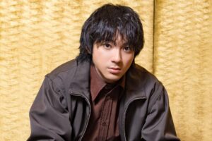 映画『爆弾』山田裕貴にインタビュー、“当て書きかと思うほど感情移入した”変わり者の主人公を演じて - ファッションプレス
