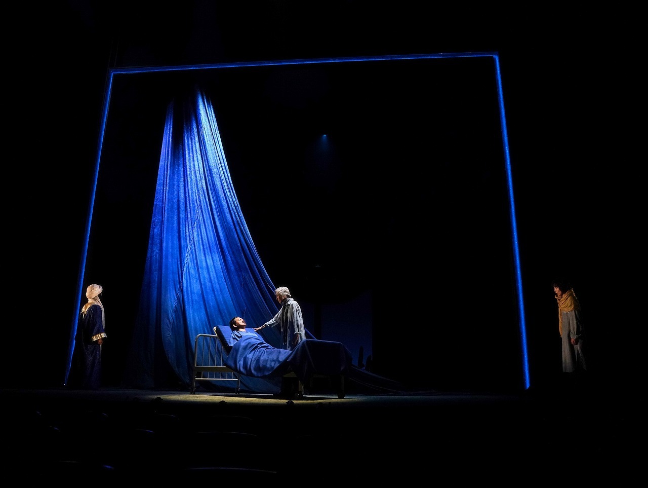 舞台『みんな鳥になって』 　　　　　　　撮影：細野晋司