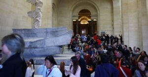 仏ルーブル美術館、ＥＵ域外者の入館料45％引き上げへ　改修費捻出 | ロイター