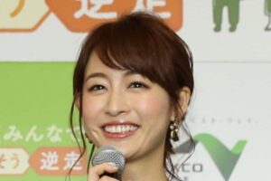 36歳 新井恵理那アナ 警察官の制服姿にSNSメロメロ「流石」「凛々しい」「ママになってもやっぱり可愛い」 テレビ業界の現状についても解説 | LIMO