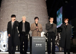 TOMORROW X TOGETHER。左からSOOBIN、HUENINGKAI、BEOMGYU、YEONJUN、TAEHYUN（2025年11月撮影）