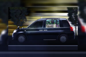 新世紀エヴァンゲリオン『EVANGELION 30th Anniversary Movie Collection』発売記念「S.RIDE®」で呼べる「エヴァタクシー」が走行中 新世紀エヴァンゲリオン『EVANGELION 30th Anniversary Movie Collection』発売記念/「S.RIDE®」で呼べる『エヴァタクシー』が走行