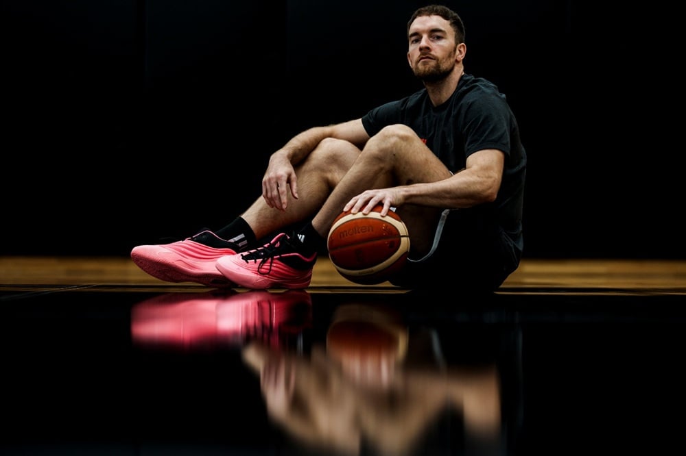 アルバルク東京 ザック・バランスキーが語る、迷彩もピンクも自分らしく～バッシュとファッション/フランチャイズプレイヤーが語るB.LEAGUEの10年 vol.03 Alpen Group Magazine