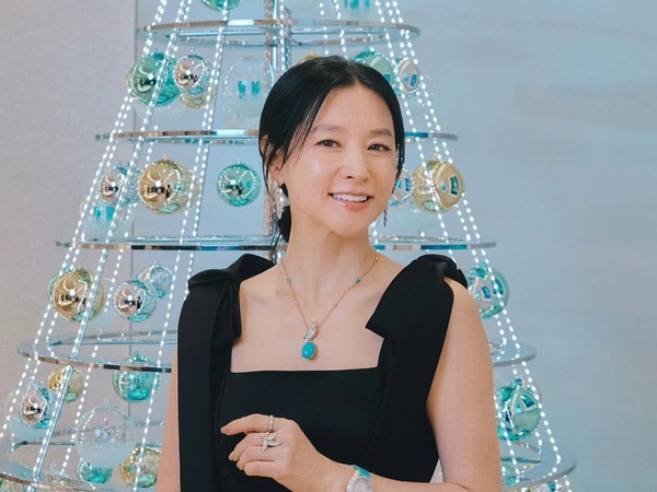 女優イ・ヨンエ、高級ジュエリーに負けない美貌…奥行きのある美しさに大反響【PHOTO】 | cinemacafe.net