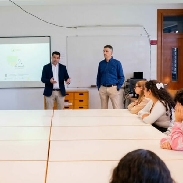 ポルトガル・アゾレスのウェイスト・ウィークがサステナブルファッションの創造的なワークショップを開催 - FashionNetwork 日本