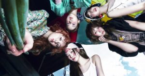 LE SSERAFIM、世界的影響力を証明「New Year’s Rockin’ Eve」K-POPグループ初の単独出