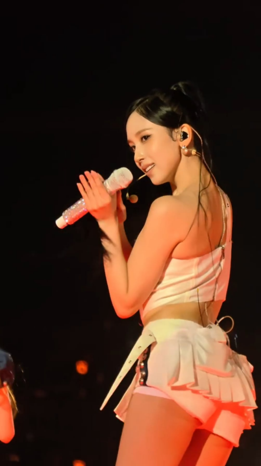 251207 Mina looking stunning 🔥