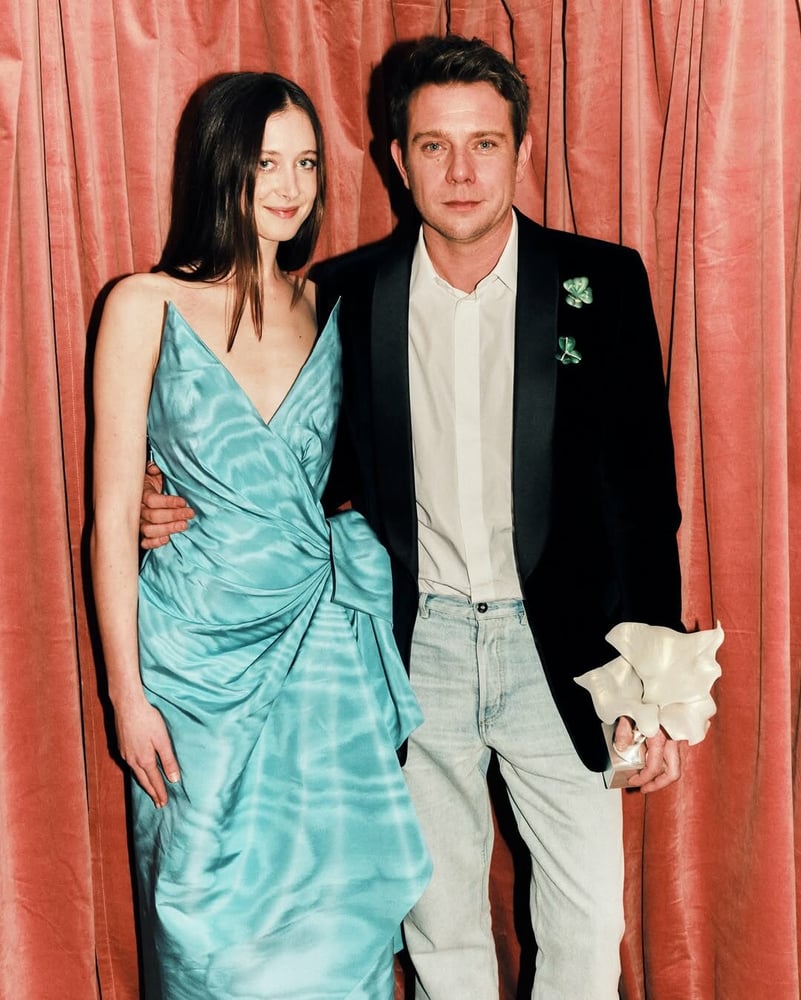 ジョナサン・アンダーソンと女優のサンデー・ローズ・キッドマン＝アーバン