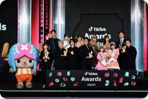 「TikTok Awards Japan 2025」 Mrs. GREEN APPLEとAiScReam「愛♡スクリ~ム!」が授賞 「TikTok Awards Japan 2025」 Mrs. GREEN APPLEとAiScReam「愛♡スクリ~ム!」が授賞