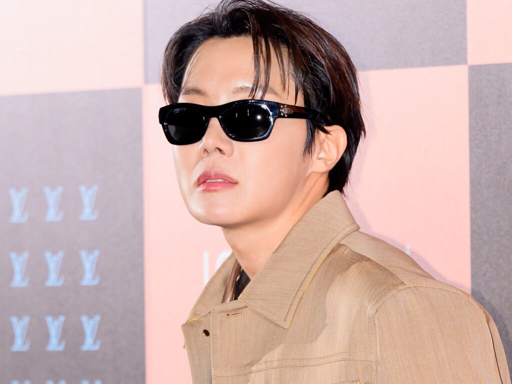 BTS・J-HOPEの映画『j-hope Tour "HOPE ON THE STAGE" THE MOVIE』、圧巻パフォーマンスと素顔に迫る！場面写真解禁