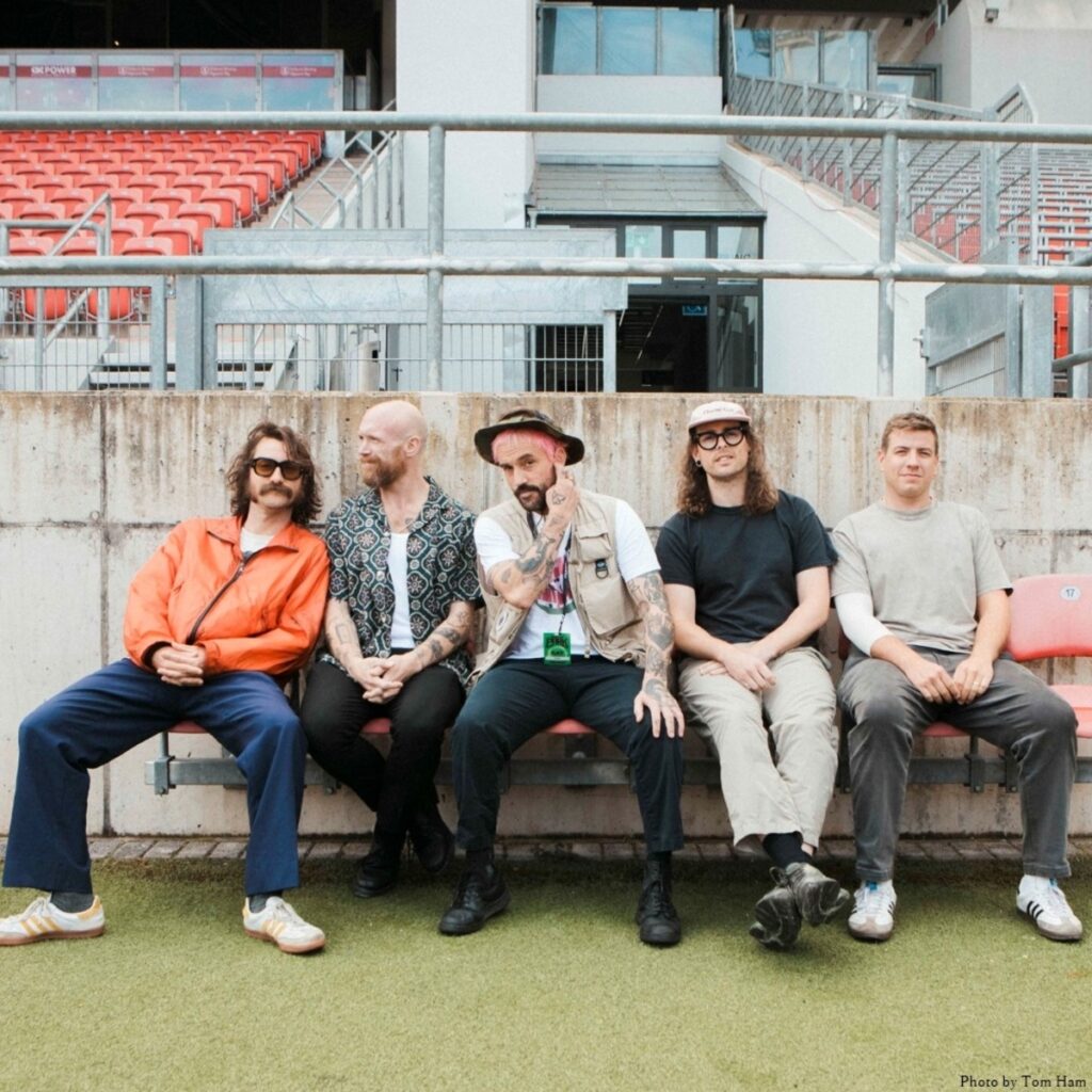 IDLES、映画"Caught Stealing"に提供した「Doom」＆「Rabbit Run」のINTERPOL、Nick Zinner（YEAH YEAH YEAHS）、LIP CRITICによるリミックス公開