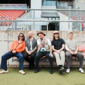 IDLES、映画"Caught Stealing"に提供した「Doom」＆「Rabbit Run」のINTERPOL、Nick Zinner（YEAH YEAH YEAHS）、LIP CRITICによるリミックス公開