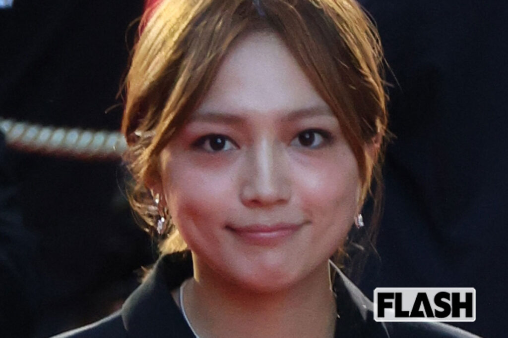 川口春奈　大胆肩だし赤ドレス姿にファン釘付け…トップ女優でも庶民派、美容は無理をしない自然体に共感 | Smart FLASH/スマフラ[光文社週刊誌]