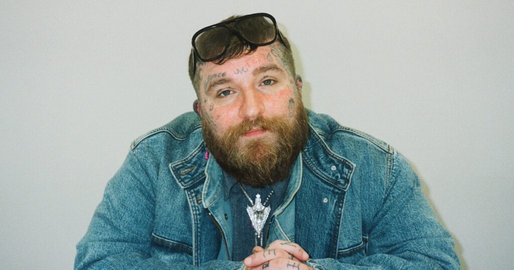 テディ・スウィムズ（Teddy Swims）が語る「どん底からの再生」と最新作が示す希望 - WWDJAPAN