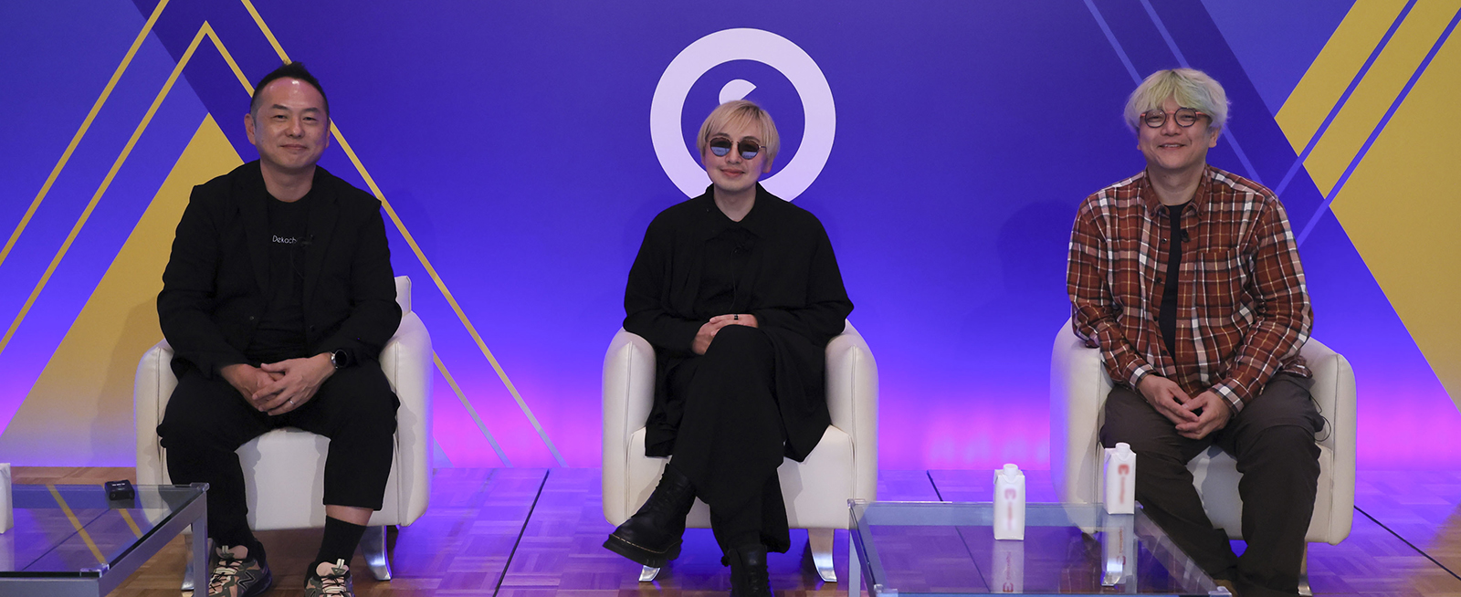 本セッションの登壇者、右から
・角田 陽一郎／バラエティープロデューサー、文化資源学研究者
・鈴木 曜／貝印株式会社 上席執行役員 CCO／CMO 兼、渋谷 SAUNAS Executive Adviser、GREAT WORKS K.K. 取締役 CCO 兼
・田中準也（モデレーター）／株式会社サン 代表取締役会長