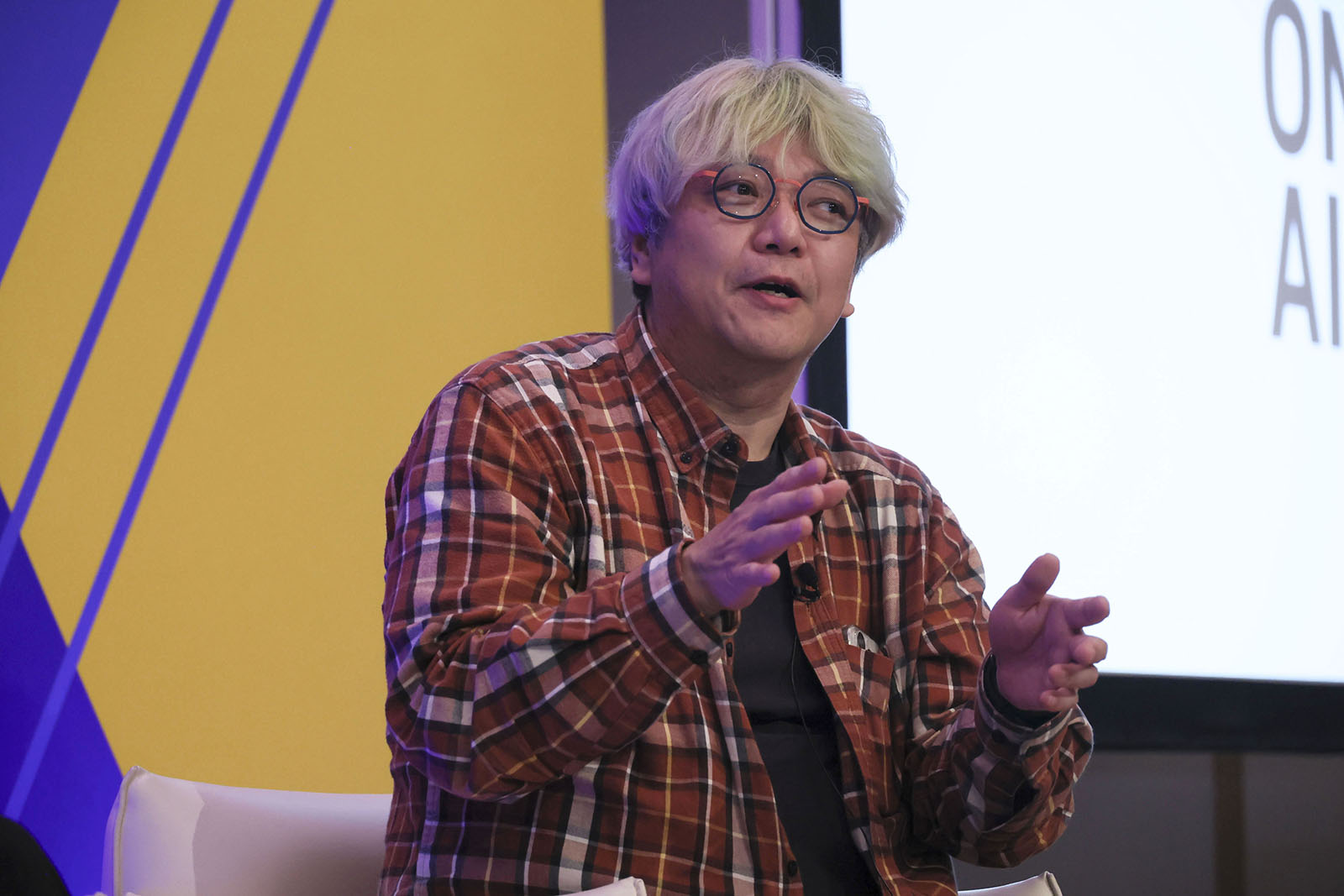 現在のラジオの問題点について指摘する角田さん