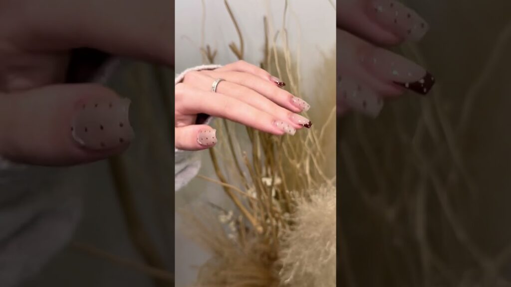 「ブラウンフレンチ×パールドットでシンプルな美しさ✨