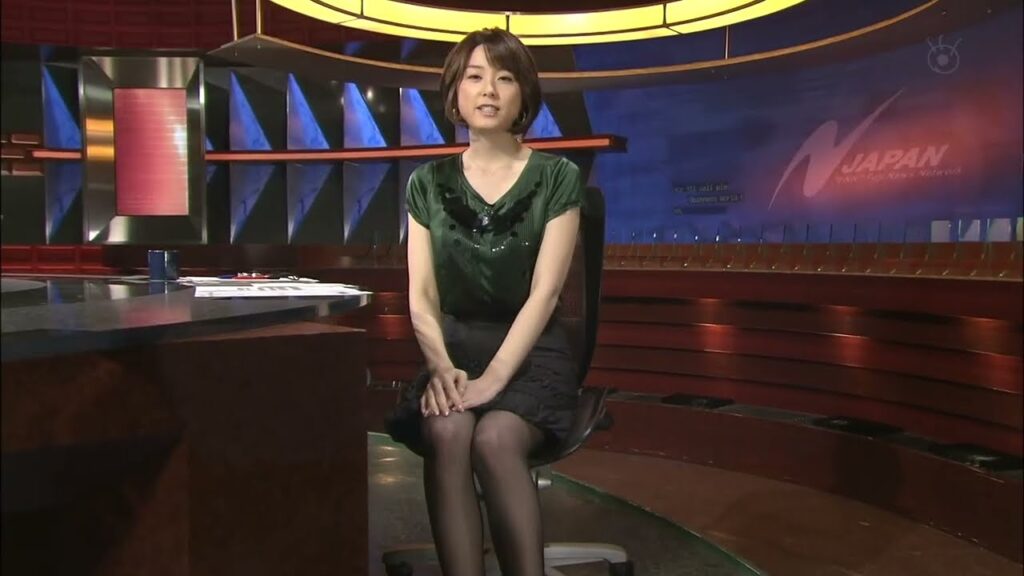 秋元優里　黒タイツ美脚