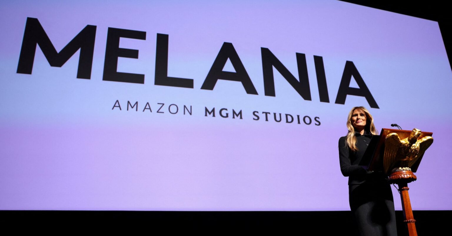 トランプ氏夫人の映画「メラニア」、政権閣僚らがプレミアに出席 | ロイター トランプ氏夫人の映画「メラニア」、政権閣僚らがプレミアに出席 | ロイター