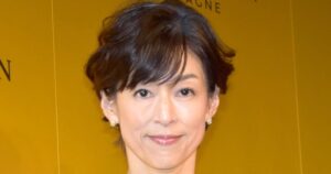 鈴木保奈美、箱根駅伝を生観戦「縄張りは、主に8区」 沿道から放たれる美貌にファン驚き「芸能人オーラ凄いなあ」「青学、強すぎ… 保奈美、美し過ぎ…」 – オリコンニュース 鈴木保奈美、箱根駅伝を生観戦「縄張りは、主に8区」 沿道から放たれる美貌にファン驚き「芸能人オーラ凄いなあ」「青学、強すぎ… 保奈美、美し過ぎ…」 - オリコンニュース