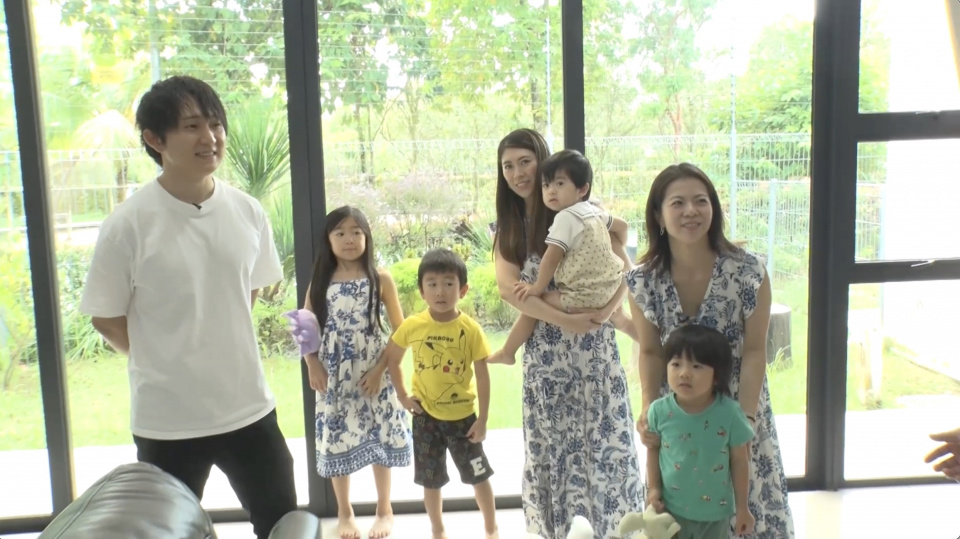 “一夫多妻生活”に密着 寝室ベッドの生々しい光景に元尼神インター・ナ酒渚が動揺「え!?本物!?」「子どもが見ていいやつかな」 - Yahoo!ニュース