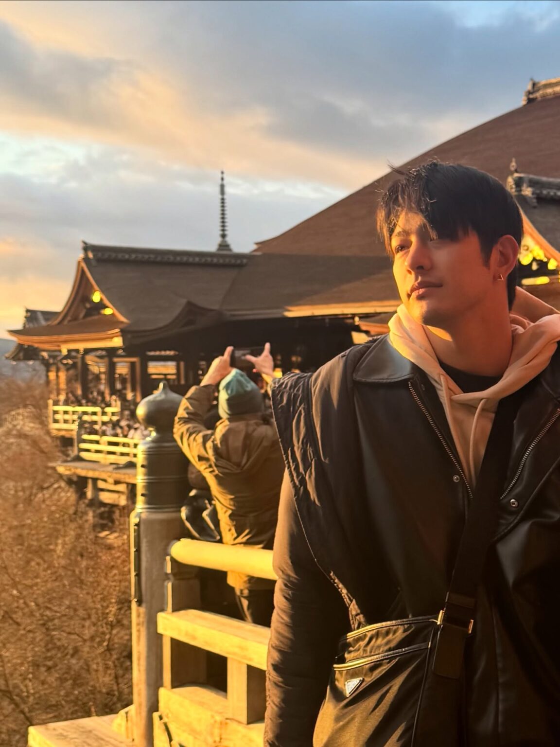 タイの俳優ルーク・イシカワ・プラウデン(Luke Ishikawa Plowden)、日本の街と家族時間を満喫!京都旅のオフショットに反響 – タイナウ! Thainow タイナウ! Thainow