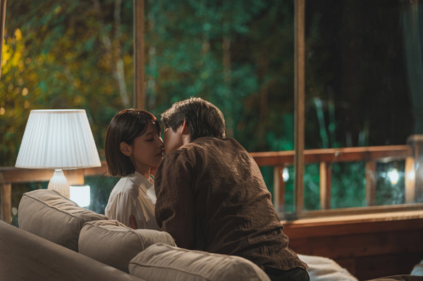 犯人考察も白熱！スヨン＆キム・ジェヨン「アイドルアイ」危機を乗り越え気持ちを確かめ合う2人に視聴者熱狂 | cinemacafe.net