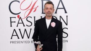 ピーター・ミュリエ、アライアのクリエイティブ・ディレクターを退任 | Vogue Japan