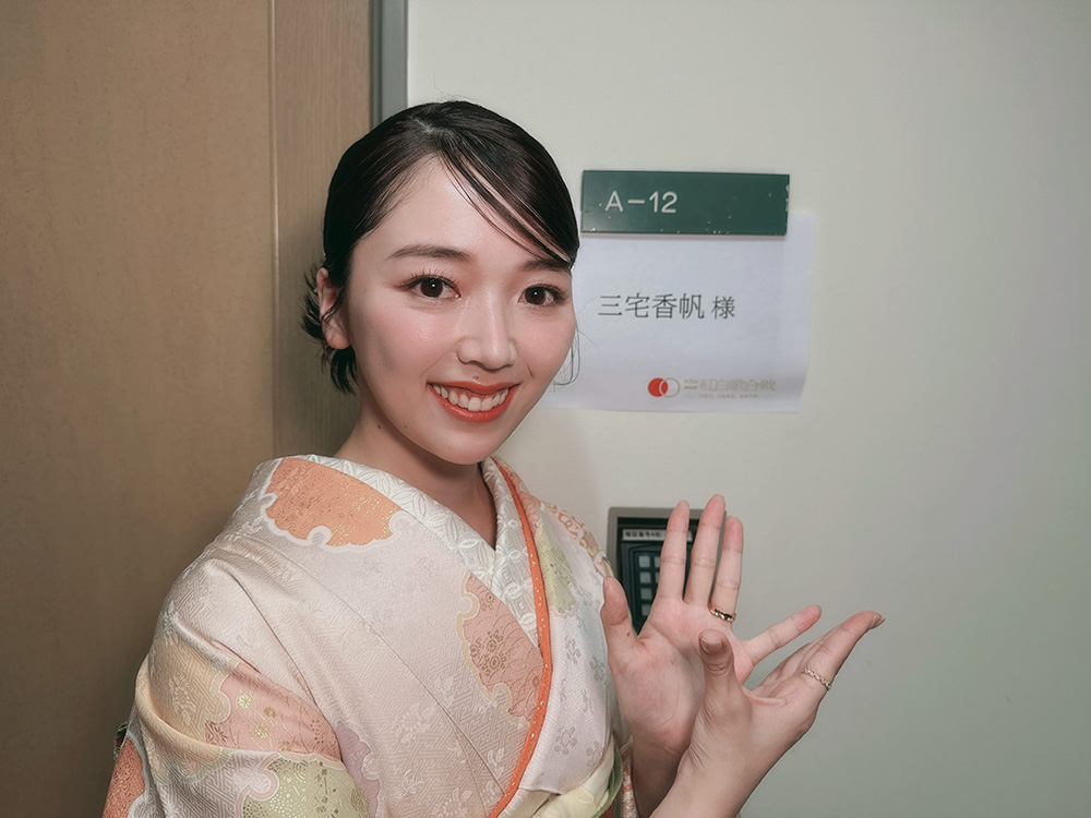 2025年のNHK紅白歌合戦の審査員にも抜擢されるなど、文芸評論家の枠を越えて活動の場を広げている