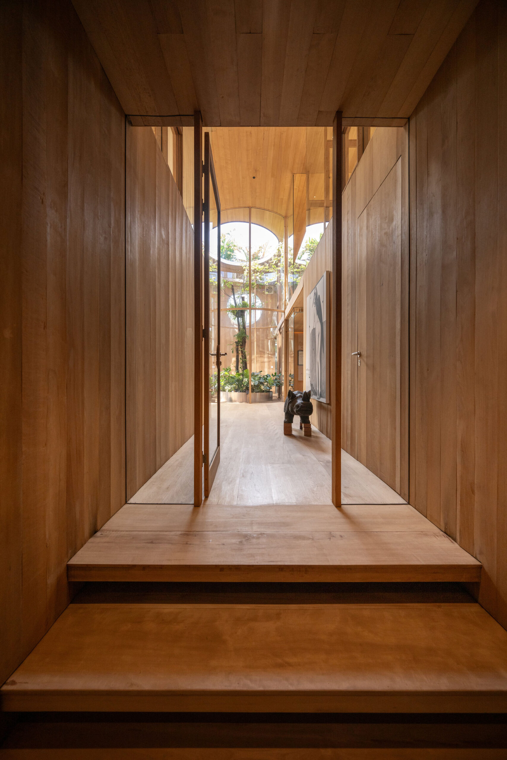 〈テラリウムハウス(Terrarium House)〉Unknown Surface Studio