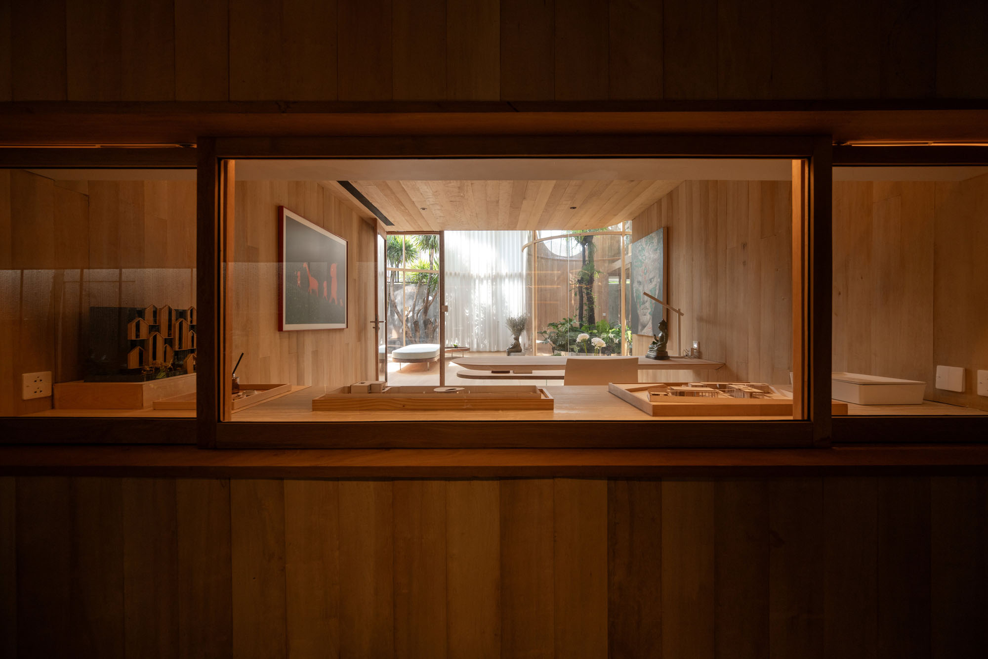 〈テラリウムハウス(Terrarium House)〉Unknown Surface Studio