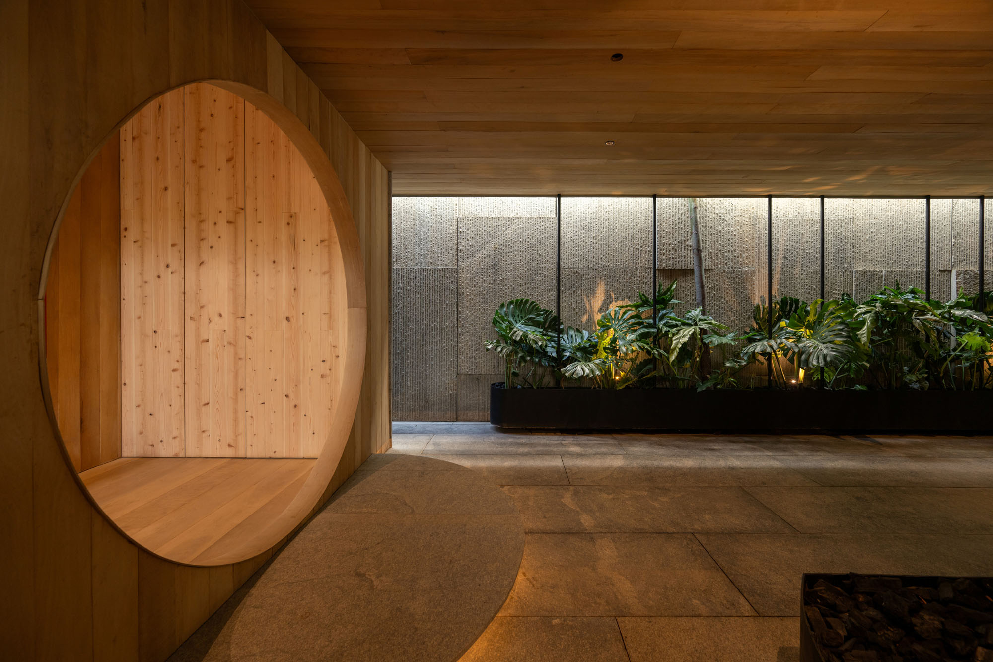 〈テラリウムハウス(Terrarium House)〉Unknown Surface Studio