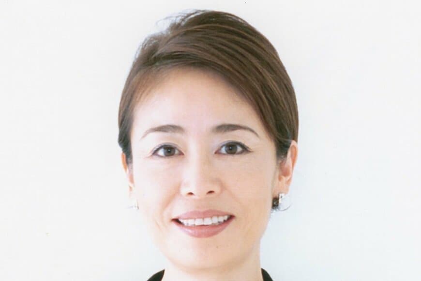 安藤優子 ロイヤルブルーのきれいめファッションにSNS称賛「うっとりです！！」「何を着られても素敵」