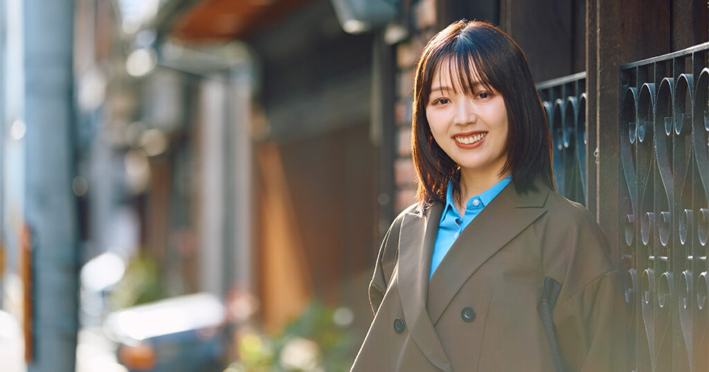 文芸評論家・三宅香帆から見た、“報われたい”若者たちのファッション観 - WWDJAPAN