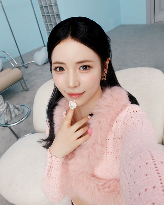 NiziU MAYAによる全編描き下ろしの絵本『まっしろなちょうちょ』が発売1カ月で重版決定！大好評のオリジナルグッズの「カドスト」での販売もスタート！