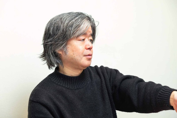 「共和国の世界観を変えないために、装丁はずっと宗利淳一さんに依頼しています」