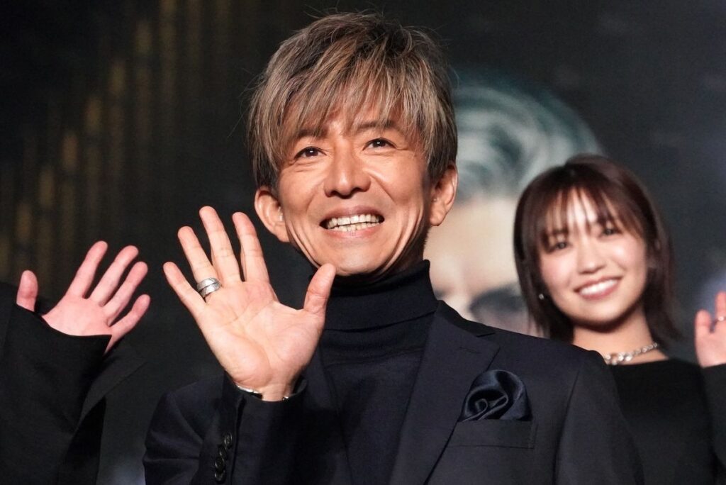 木村拓哉、『教場』イッキミ体験の完成披露で神対応連発！「人生の5時間をくれた」と客席に降り立ちポップコーン手渡し｜最新の映画ニュースならMOVIE WALKER PRESS