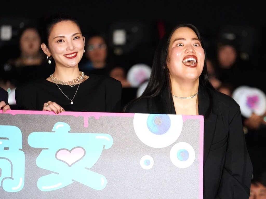 ゆりやんレトリィバァ、監督デビュー作『禍禍女』初日舞台挨拶で田中麗奈らから現場での姿勢を絶賛され照れまくり！主演・南沙良からは感謝の手紙も到着｜最新の映画ニュースならMOVIE WALKER PRESS