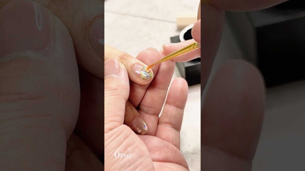 Orsoのform筆はフォルム作りだけではなく、このようなストーン埋め尽くし系のコーティングにもピッタリです✨ #ストーン埋め尽くし#ラインストーン#ストーンアート Orsoのform筆はフォルム作りだけではなく、このようなストーン埋め尽くし系のコーティングにもピッタリです✨ #ストーン埋め尽くし#ラインストーン#ストーンアート