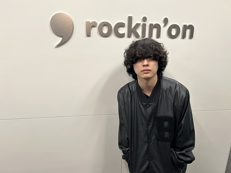 その才能で音楽を分析しながらも独自のポップミュージックへと落とし込む奇才・OSHIKIKEIGOに迫るべく、直撃してきました！